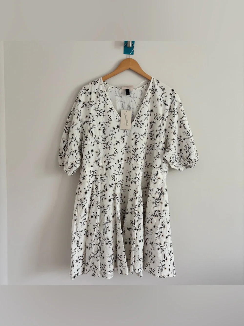 Universal Thread Women's Bell Elbow Sleeve A-Line Dress White Floral NEW - Picture 2 of 6